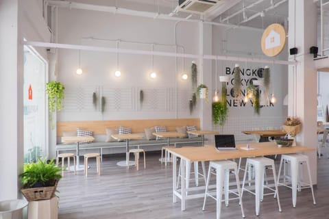 Restaurant/places to eat, Facade/entrance, Lobby or reception