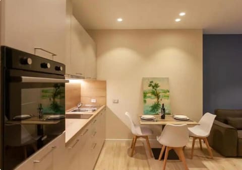 Property building, Kitchen or kitchenette, Living room, Seating area, Dining area, oven