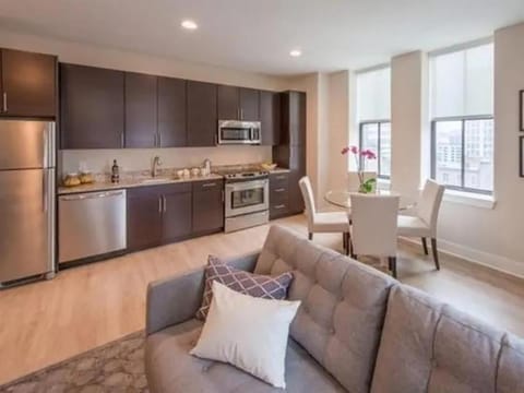 Toilet, Kitchen or kitchenette, Dining area, oven