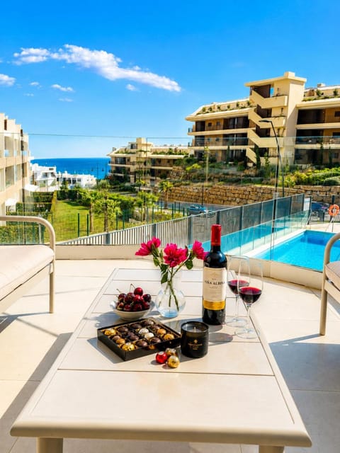 Property building, Natural landscape, Balcony/Terrace, Balcony/Terrace, Pool view, Sea view, Swimming pool