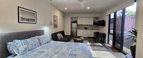 TV and multimedia, Kitchen or kitchenette, Photo of the whole room, Seating area, Dining area, Bedroom, minibar