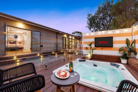 Night, Hot Tub, Evening entertainment