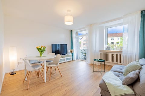 TV and multimedia, Living room, Seating area, Dining area, Evening entertainment