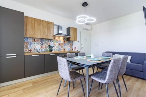 Kitchen or kitchenette, Living room, Seating area, Dining area, pet friendly, stove