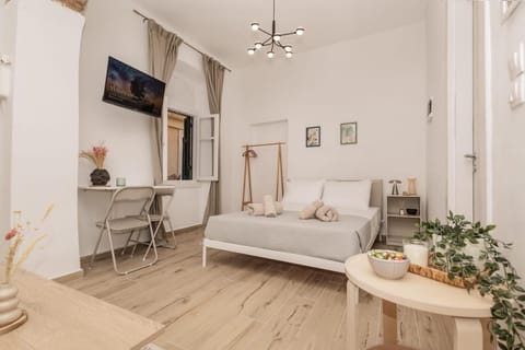 TV and multimedia, Photo of the whole room, Bedroom