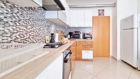 Coffee/tea facilities, Kitchen or kitchenette, oven, toaster