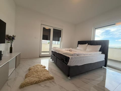 Bed, Living room