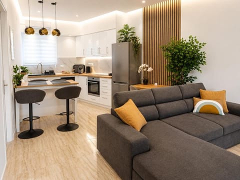 Kitchen or kitchenette, Seating area
