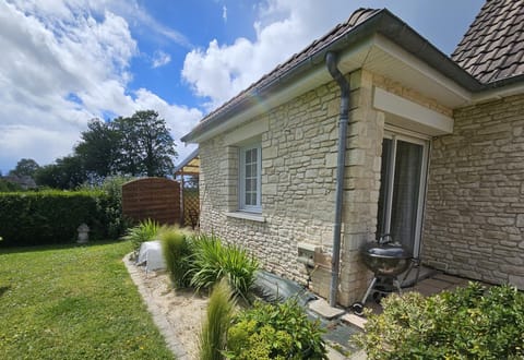 Property building, Garden, Balcony/Terrace, Garden view