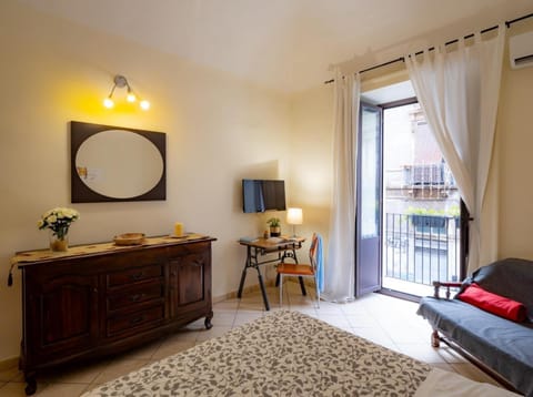 Seating area, Bedroom