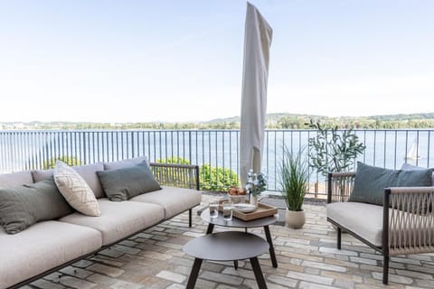 Natural landscape, View (from property/room), Balcony/Terrace, Seating area, Lake view