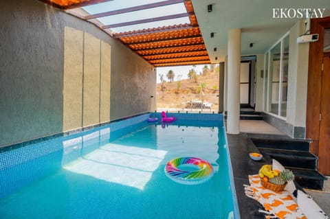 Day, Food and drinks, Food, Pool view, Swimming pool, sunbed