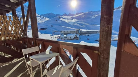 View (from property/room), Balcony/Terrace, Landmark view, Mountain view