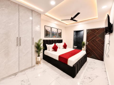 Bed, TV and multimedia, Photo of the whole room, Bedroom, air conditioner