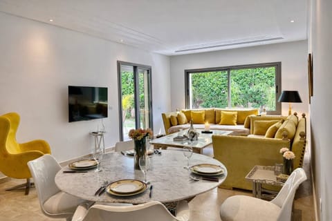 Living room, Dining area