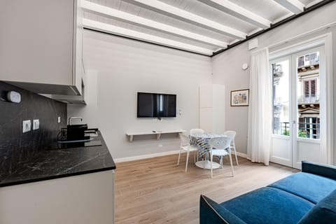 Communal lounge/ TV room, TV and multimedia, Kitchen or kitchenette, Living room, Seating area, Dining area