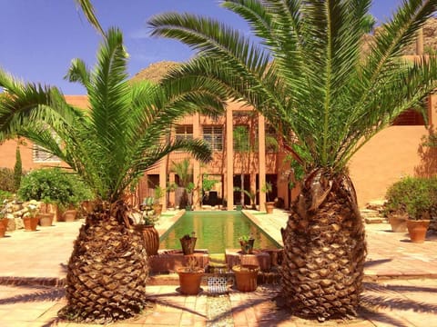 Property building, Garden, Pool view, Swimming pool