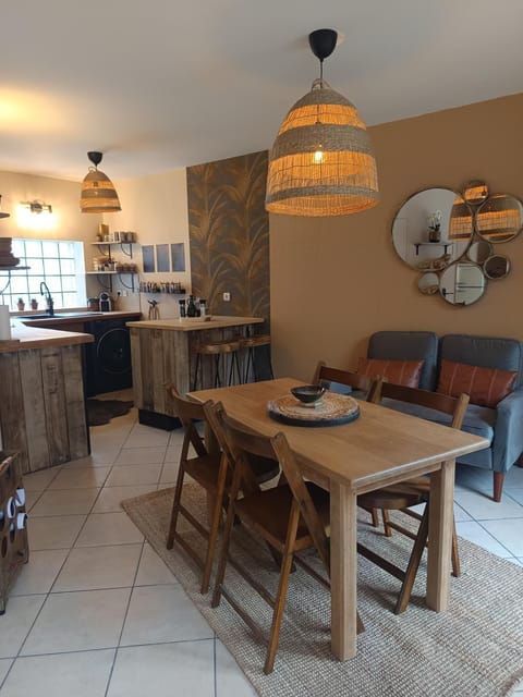 Dining area, pet friendly
