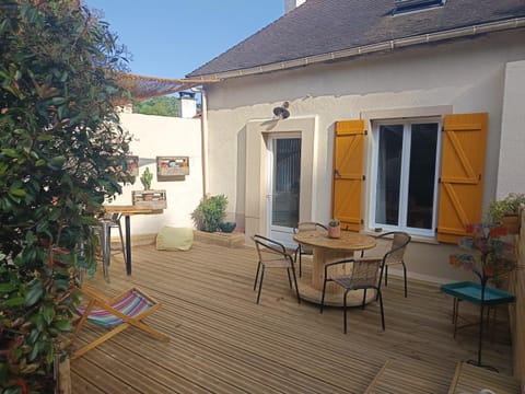 Patio, Dining area, Inner courtyard view