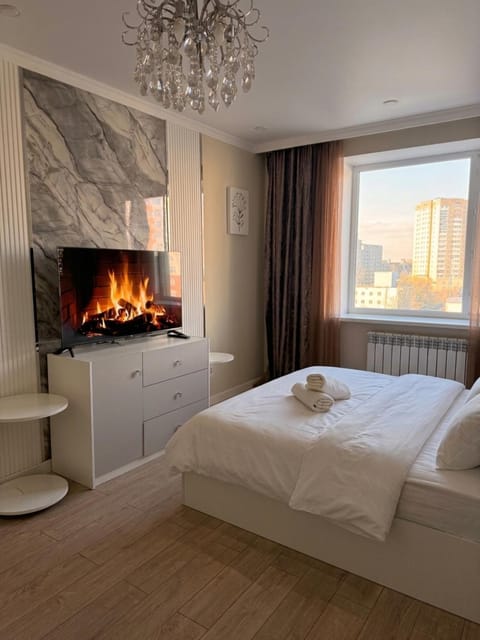 Bed, View (from property/room), Bedroom, City view, towels