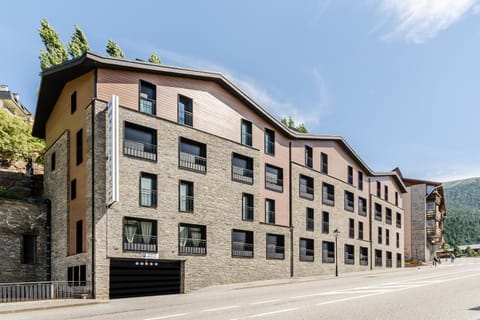 Property building, Facade/entrance, Off site