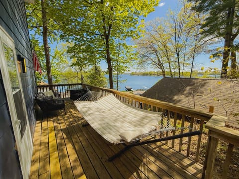 View (from property/room), Balcony/Terrace, Lake view, sunbed