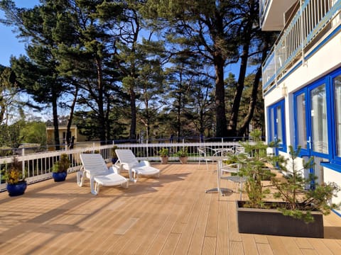 Property building, View (from property/room), Balcony/Terrace, Balcony/Terrace, Seating area, sunbed