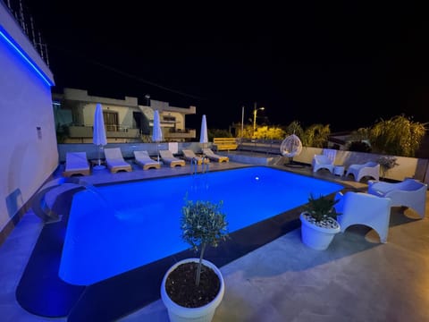 Property building, Sunrise, Quiet street view, sunbed