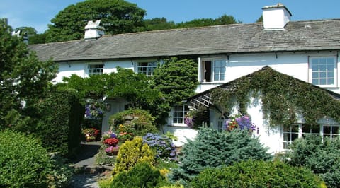 Property building, Facade/entrance, Day, Summer, Garden, On site