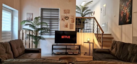 Communal lounge/ TV room, TV and multimedia, Seating area