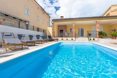 Pool view, Swimming pool