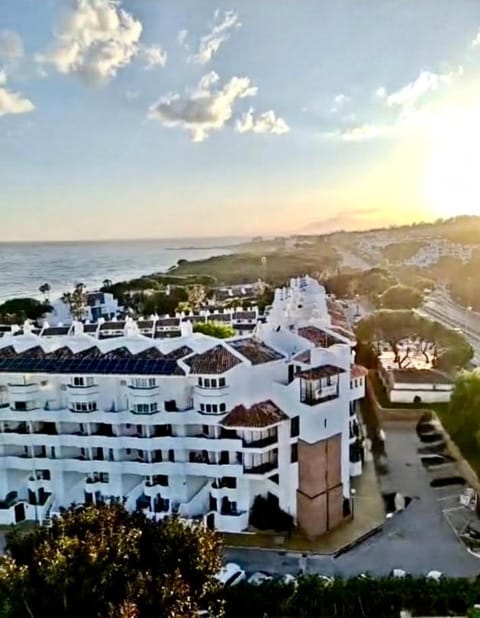 Balcony/Terrace, City view, Sea view, Street view, Sunrise, Sunset