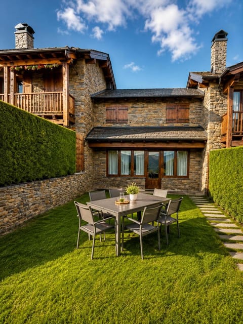 Off site, Garden, Dining area