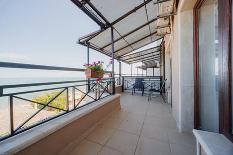 View (from property/room), Balcony/Terrace, Sea view