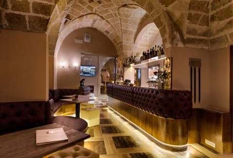 Lounge or bar, Lounge or bar