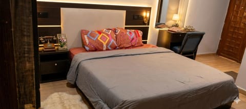 Photo of the whole room, Bedroom