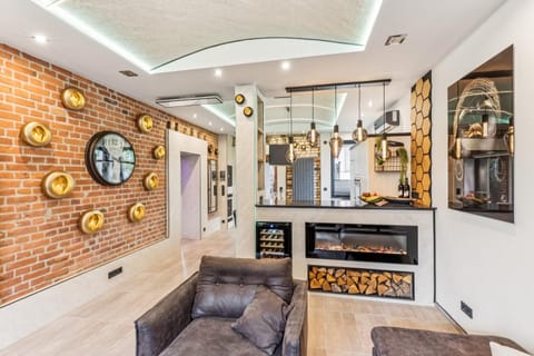 fireplace, minibar