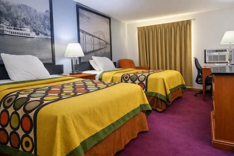 TV and multimedia, Photo of the whole room, Bedroom, Family, furniture, microwave