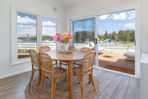 Patio, Day, Natural landscape, View (from property/room), Balcony/Terrace, Dining area, Lake view, River view
