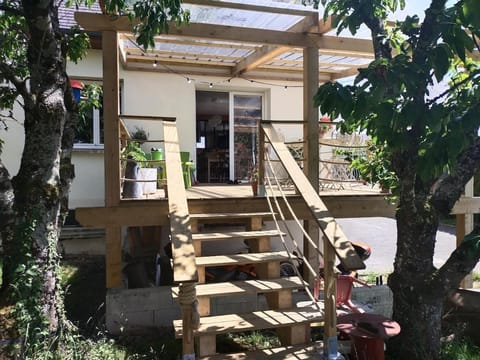 View (from property/room), Balcony/Terrace, Garden view