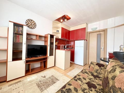 Communal lounge/ TV room, TV and multimedia, Kitchen or kitchenette, Living room, Seating area, Evening entertainment