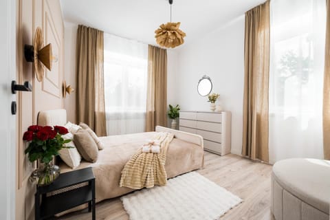 Bed, Living room, Photo of the whole room, Seating area, Bedroom
