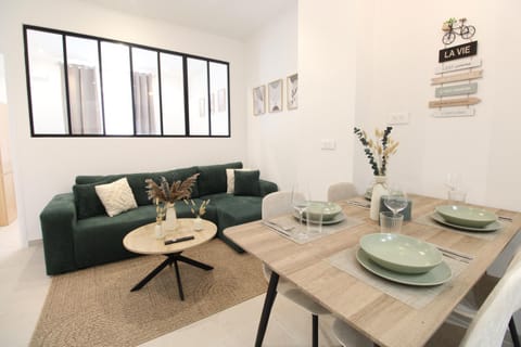 Living room, Dining area