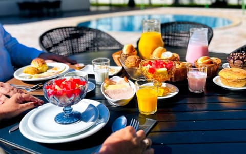 Food, Pool view, Breakfast