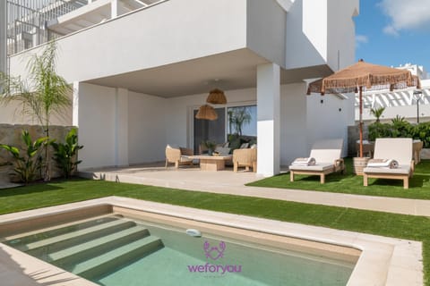 Property building, Patio, Day, Garden, Garden view, Swimming pool, sunbed