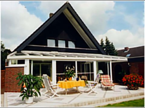 Property building, Patio, Day, Garden