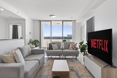 Bird's eye view, TV and multimedia, Living room, Seating area, Evening entertainment, City view, City view