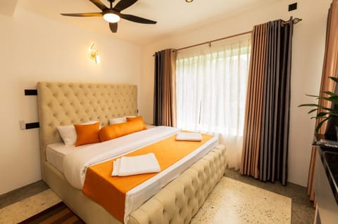 Bed, Photo of the whole room, Bedroom, fireplace, towels