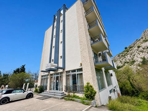 Property building, Facade/entrance