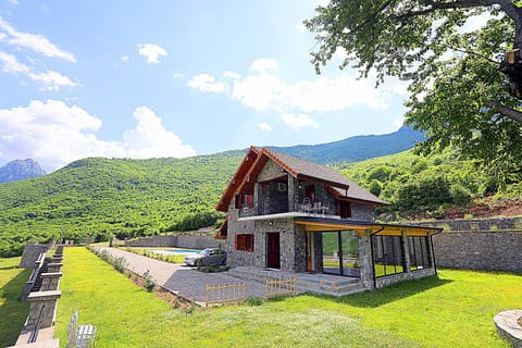 Property building, Spring, Day, Natural landscape, Garden, Garden view, Mountain view